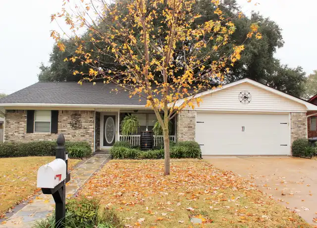 Property at 1003 Oakridge St, Brenham, TX, 77833, 3 beds, 2 baths, [object Object]