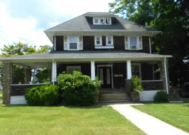Property at 27 S Middletown Rd, Pearl River, NY, 10965, 1 bed, 1 bath, [object Object]