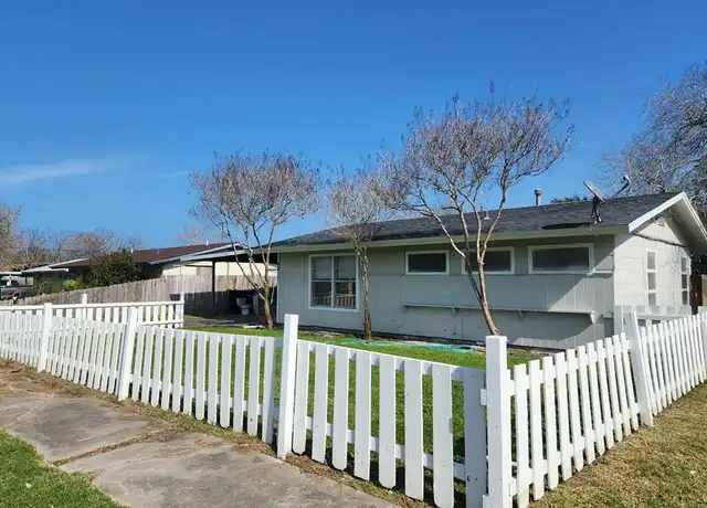 Property at 4810 Willowbrook Dr, Corpus Christi, TX, 78411, 3 beds, 1 bath, [object Object]