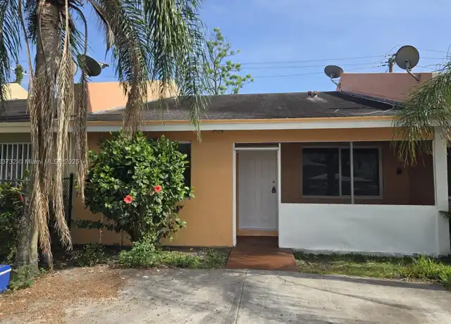 Property at 585 NW 15th St, Florida City, FL, 33034, 3 beds, 2 baths, [object Object]