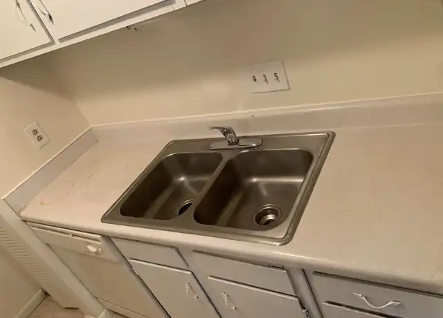 Property at 326 Orchard Trace Ln #6, Charlotte, NC, 28213, 1 bed, 1 bath, [object Object]