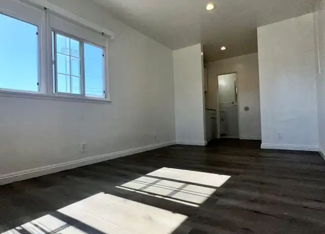 Property at 2280 S Barrington Ave Unit 4, Los Angeles, CA, 90064, 0 beds, 1 bath, [object Object]