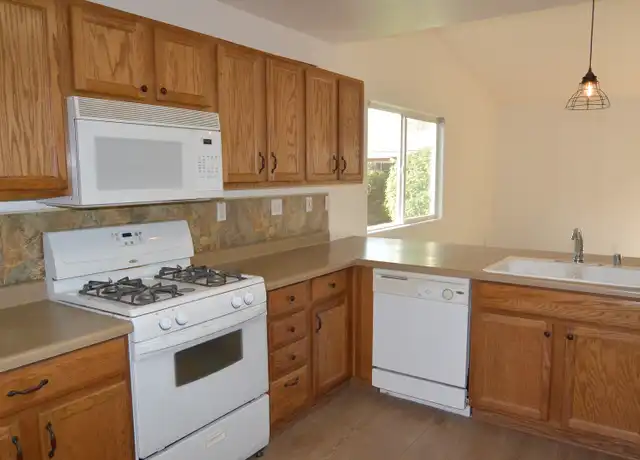 Property at 2620 W Brooke Ct, Visalia, CA, 93291, 3 beds, 2 baths, [object Object]