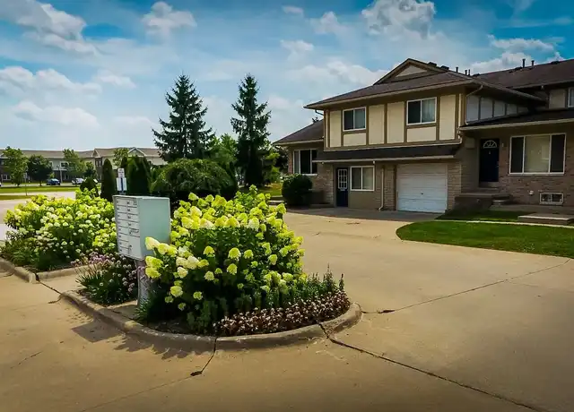 Property at 2 Bed / 2 Bath Sterling Heights Townhome - Awesome Home, even Better Location - 38227 Schoenherr Rd, Sterling Heights, MI, 48312, 2 beds, 1 bath, [object Object]