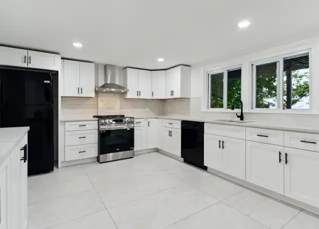 Property at 79 New Jersey 5, Edgewater, NJ, 07020, 2 beds, 1 bath, [object Object]