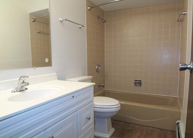 Photo of 4381 Woodland Ave #1, Western Springs, IL 60558
