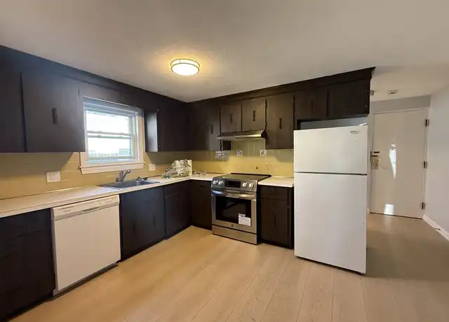 Property at 100 Central St Unit 1, Waltham, MA, 02453, 1 bed, 1 bath, [object Object]