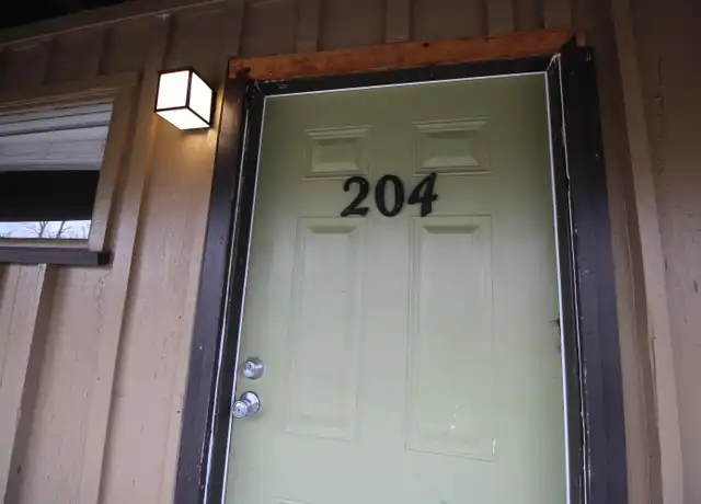 Property at 207 W College St Unit 204, Athens, TX, 75751, 2 beds, 1 bath, [object Object]