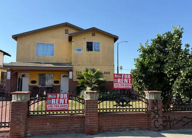 Property at 202 E 82nd St Unit 202, Los Angeles, CA, 90003, 3 beds, 2 baths, [object Object]