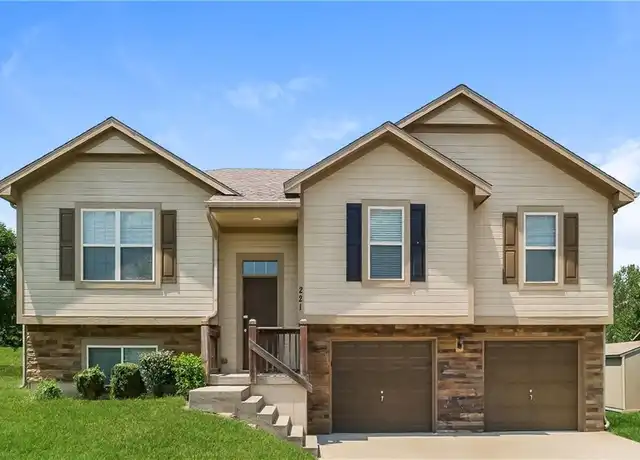 Property at 221 Golfview Dr, Pleasant Hill, MO, 64080, 4 beds, 3 baths, [object Object]