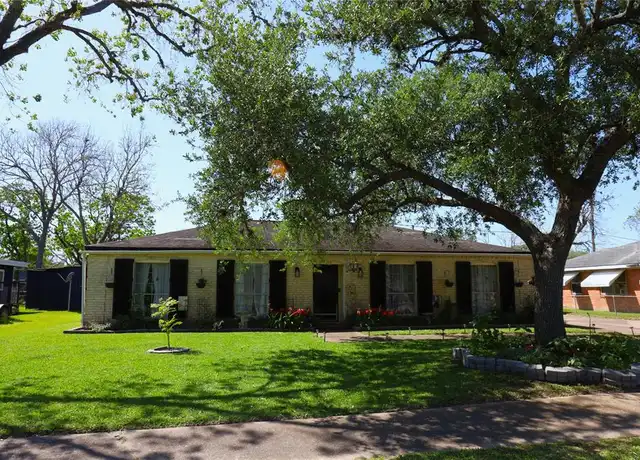 Property at 203 Birch St, Lake Jackson, TX, 77566, 3 beds, 2 baths, [object Object]