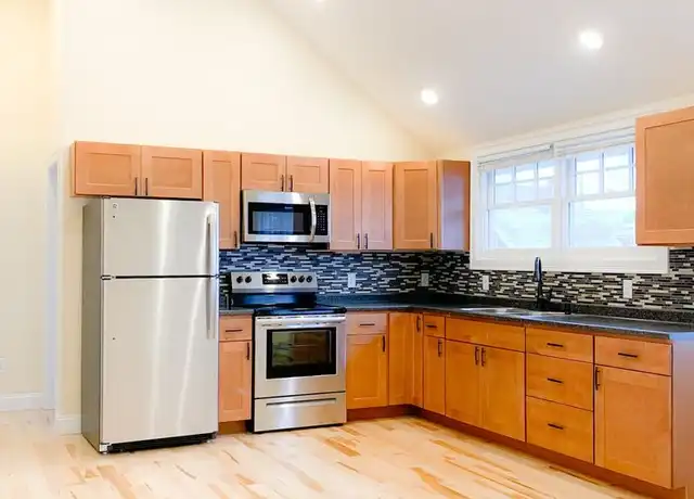 Property at 74-76 North St Unit 76, Burlington, VT, 05401, 4 beds, 2 baths, [object Object]