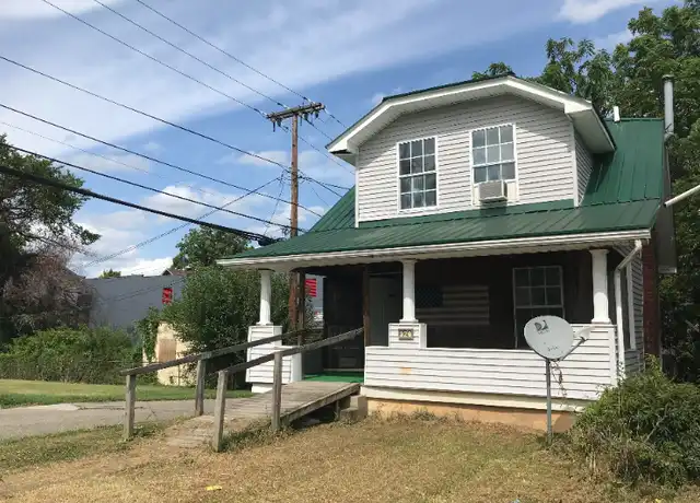 Property at 320 28th St, Huntington, WV, 25702, 2 beds, 1.5 baths, [object Object]
