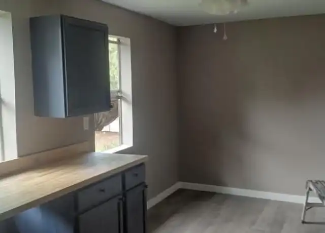 Property at 316 S Pennsylvania Ave, Shawnee, OK, 74801, 2 beds, 1 bath, [object Object]