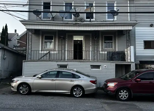 Property at 441 W Spruce St Unit 2 2nd Floor, Hazleton, PA, 18201, 3 beds, 1 bath, [object Object]