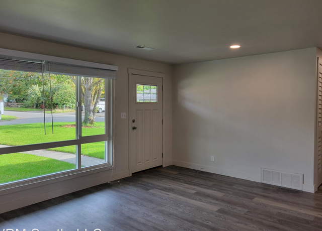 Photo of 805 Newport Ct NE, Renton, WA 98056