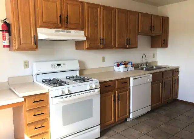 Property at 3900 W Michigan Ave Unit 3906, Kalamazoo, MI, 49006, 6 beds, 3.5 baths, [object Object]