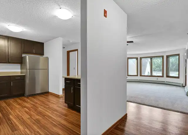 Property at Oaks Lincoln Apartments - 5200 Lincoln Dr, Minneapolis, MN, 55436, 1-2 bed, 1-2 bath, [object Object]