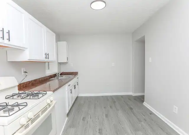Property at 422 W 30th St Unit 422D, Norfolk, VA, 23508, 2 beds, 1 bath, [object Object]