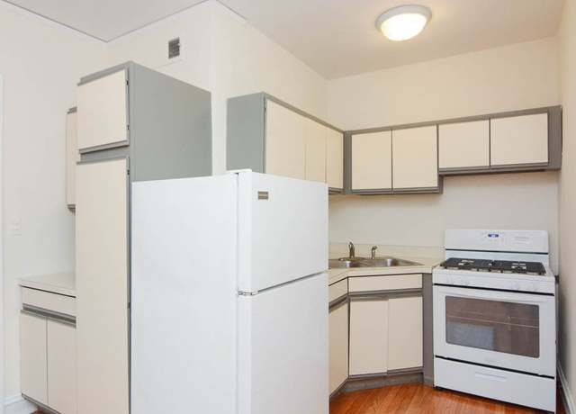 Photo of 343 Park Ave Unit 10, Glencoe, IL 60022
