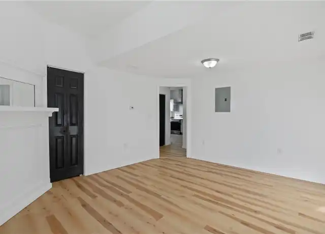 Property at 7711 Westmoreland Ave Unit 4, Pittsburgh, PA, 15218, 2 beds, 1 bath, [object Object]