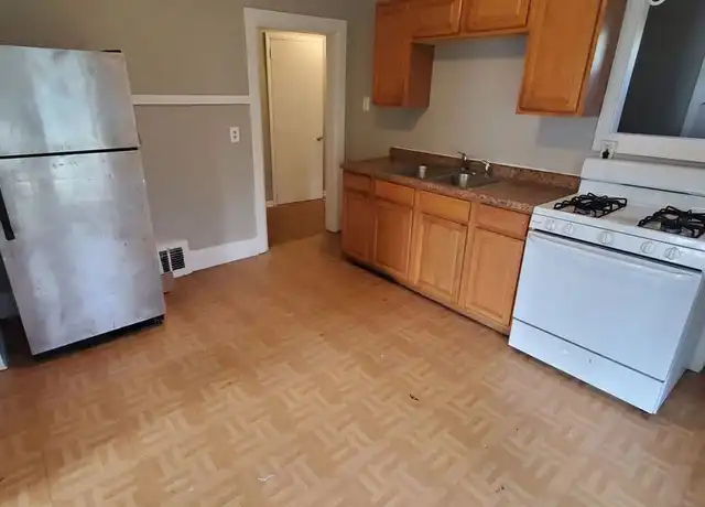 Property at 335 Luedtke Ave, Racine, WI, 53405, 2 beds, 1 bath, [object Object]