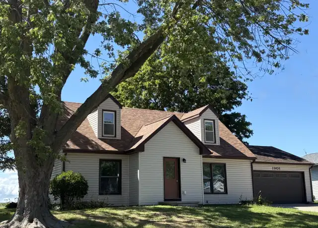 Property at 1901 Kenny Ave, Champaign, IL, 61822, 3 beds, 2 baths, [object Object]