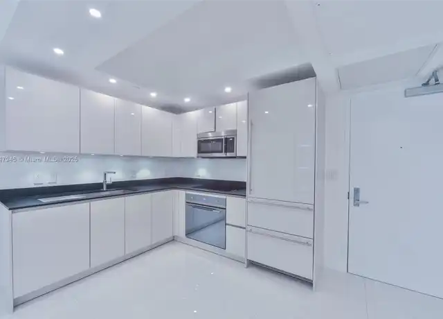 Property at 1010 Brickell Ave, Miami, FL, 33131, 1 bed, 1 bath, [object Object]