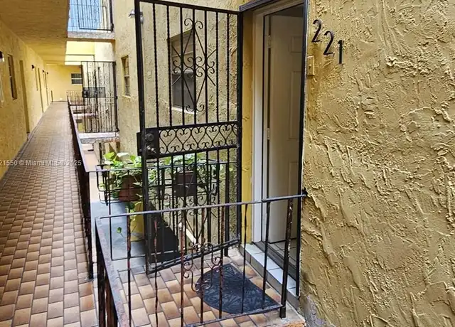 Property at 1555 W 44th Pl Unit 221B, Hialeah, FL, 33012, 2 beds, 1 bath, [object Object]