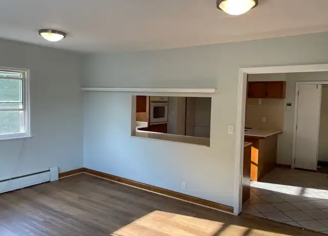 Property at 7633 W Lisbon Ave Unit 2, Milwaukee, WI, 53222, 3 beds, 1 bath, [object Object]