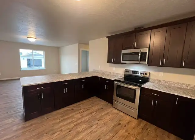 Property at 1614 18th Ave Unit B, Lewiston, ID, 83501, 3 beds, 2 baths, [object Object]