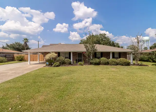 Property at 611 Highland Dr, Bay Saint Louis, MS, 39520, 3 beds, 2 baths, [object Object]