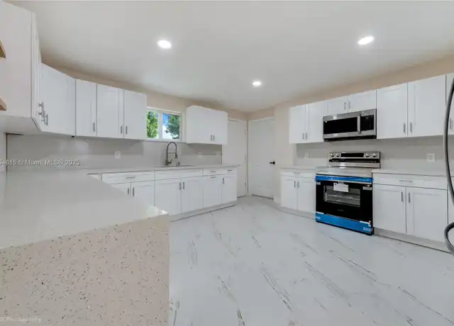 Property at 10421 SW 184th St, Cutler Bay, FL, 33157, 4 beds, 2 baths, [object Object]