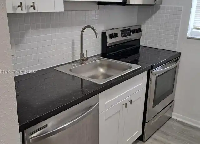 Property at 500 E Country Club Cir, Plantation, FL, 33317, 1 bed, 2 baths, [object Object]