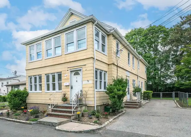 Property at 3 Smull Pl Unit 1, Port Washington, NY, 11050, 3 beds, 1.5 baths, [object Object]