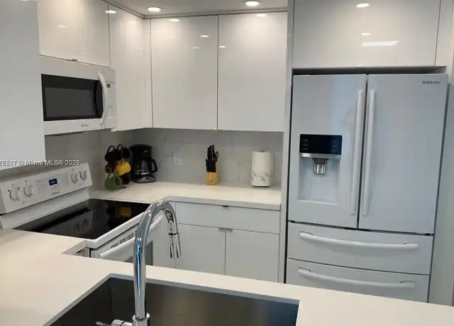 Property at 185 SE 14th Ter #1113, Miami, FL, 33131, 1 bed, 1 bath, [object Object]