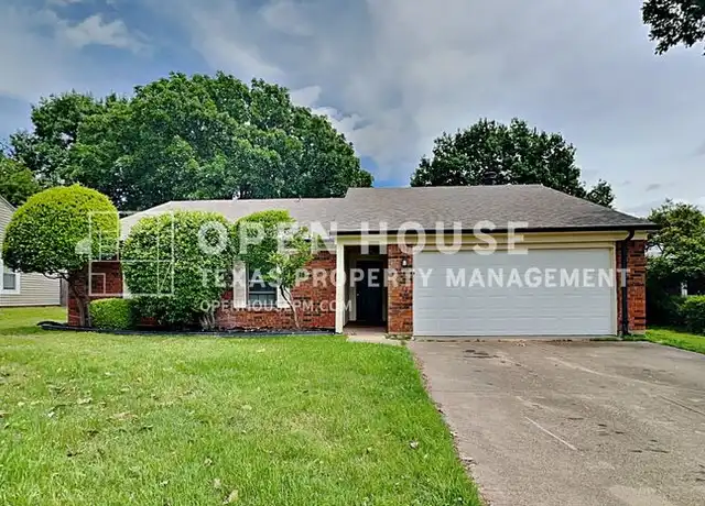 Property at 113 Clove Ln, Euless, TX, 76039, 3 beds, 2 baths, [object Object]