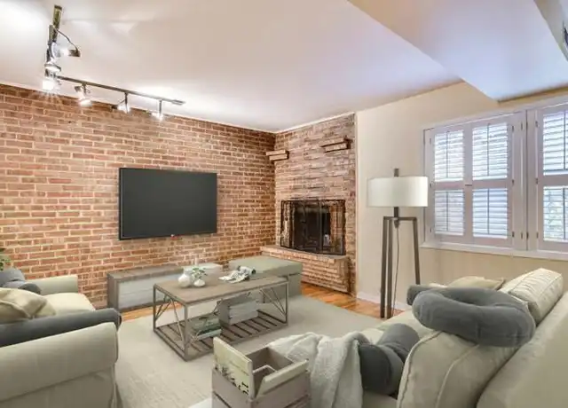 Property at 1014 W Wolfram St Unit 2, Chicago, IL, 60657, 1 bed, 1 bath, [object Object]