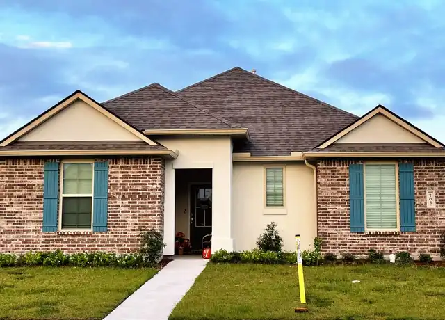 Property at 705 Lakeshore Vlg E, Slidell, LA, 70461, 3 beds, 2 baths, [object Object]