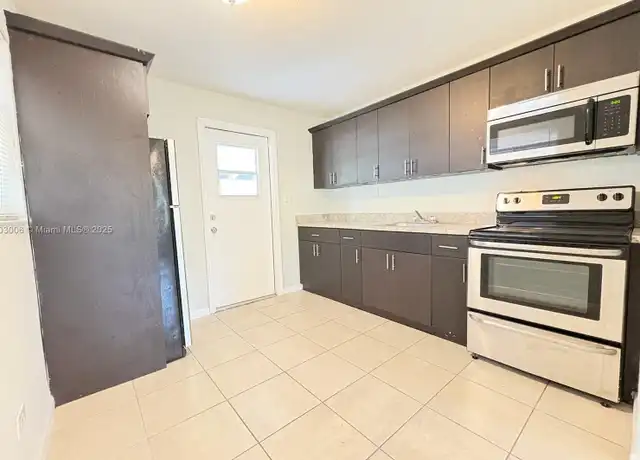 Property at 3810 SW 55th Ave, Davie, FL, 33314, 2 beds, 1 bath, [object Object]