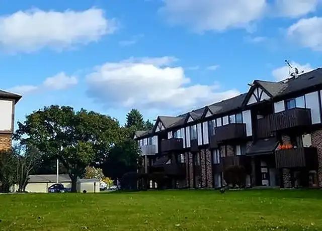 Property at Cedar Grove Apartments - 1718 Cedar Grove Dr, Manitowoc, WI, 54220, 2 beds, 1 bath, [object Object]