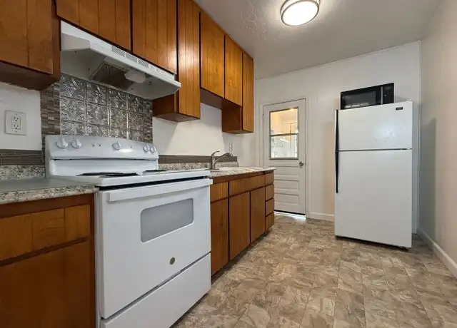 Property at 4 SW Cleveland Ave, Bend, OR, 97702, 1 bed, 1 bath, [object Object]