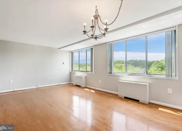Property at 10401 Grosvenor Pl #825, Rockville, MD, 20852, 2 beds, 2 baths, [object Object]