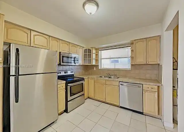 Property at 8570 NW 11th St, Pembroke Pines, FL, 33024, 3 beds, 1 bath, [object Object]