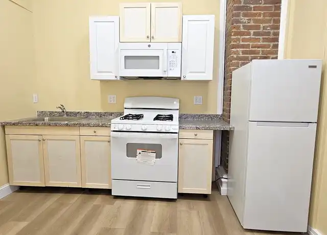 Property at 141 N Champlain St Apt 2, Burlington, VT, 05401, 0 beds, 1 bath, [object Object]