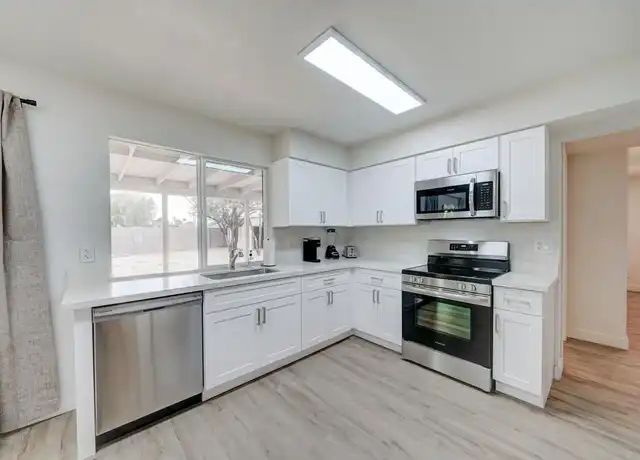 Property at 2331 W Kathleen Rd, Phoenix, AZ, 85023, 1 bed, 1 bath, [object Object]
