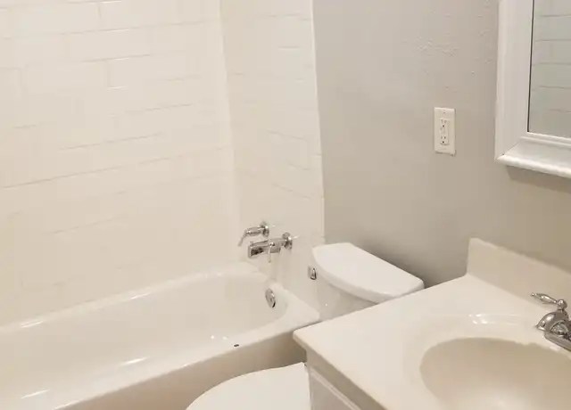 Property at 140 N 17th St, Decatur, IL, 62521, 3 beds, 1 bath, [object Object]