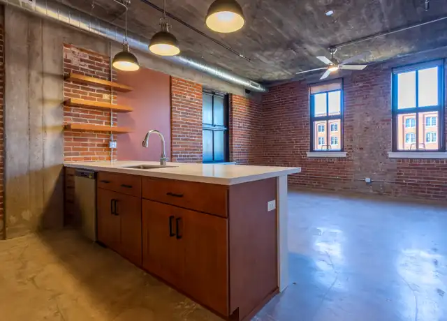 Property at 895 Washington St Unit 306, Dubuque, IA, 52001, 1 bed, 1 bath, [object Object]
