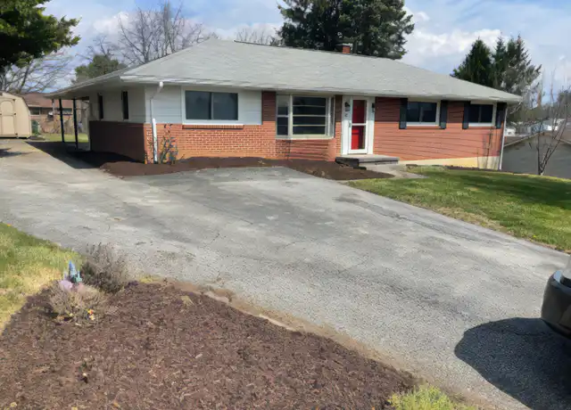 Property at 35 Crescent Dr, Christiansburg, VA, 24073, 4 beds, 1.5 baths, [object Object]