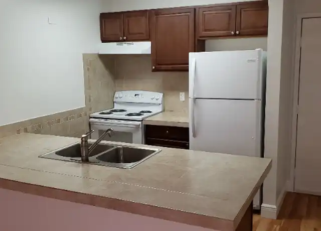 Property at 2501 Riverside Dr, Coral Springs, FL, 33065, 1 bed, 1 bath, [object Object]